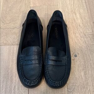 Vionic Classic Black Leather Loafers